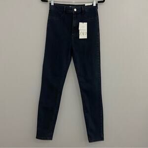 NWT Zara High Rise Shaper "Super Elastic"
Jeans size 8